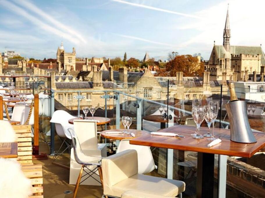 Stunning Riverside Oxford Apartment With Parking Exterior photo