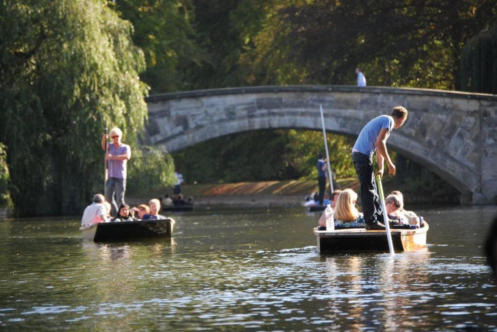 Stunning Riverside Oxford Apartment With Parking Exterior photo